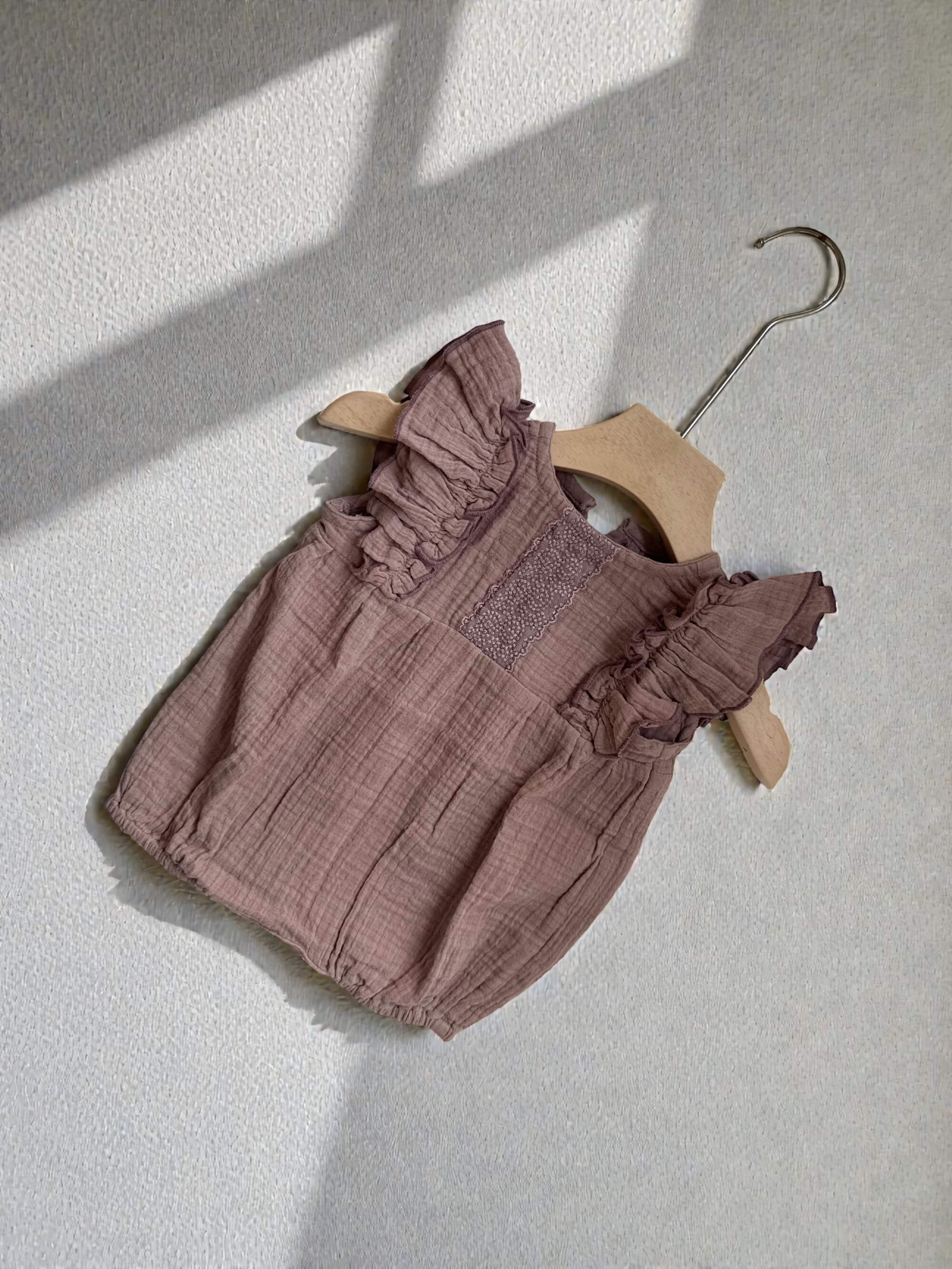 Baby clothes for newborns aged 0 to 3 months