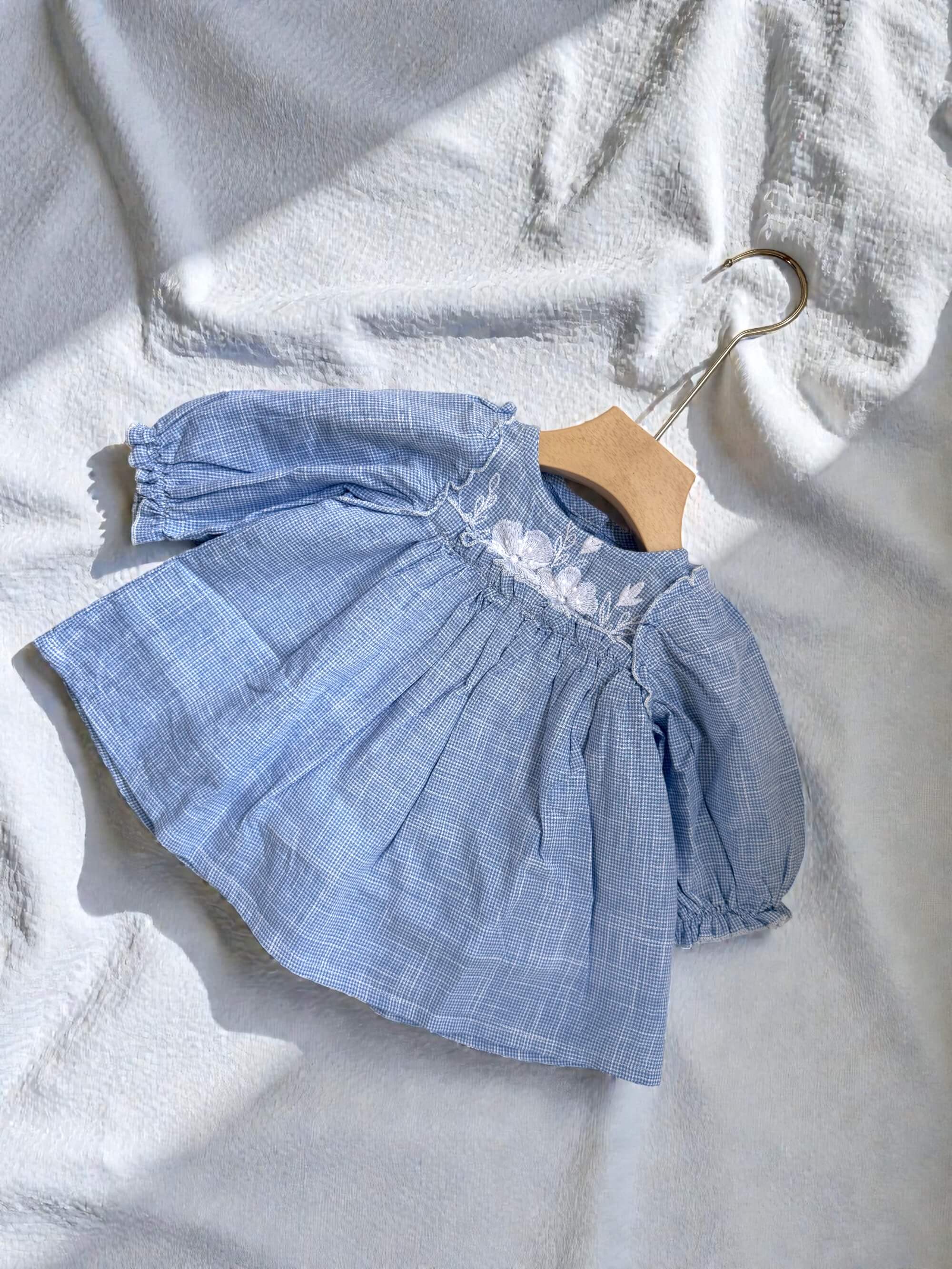 Baby clothing for infants aged 3 to 12 months