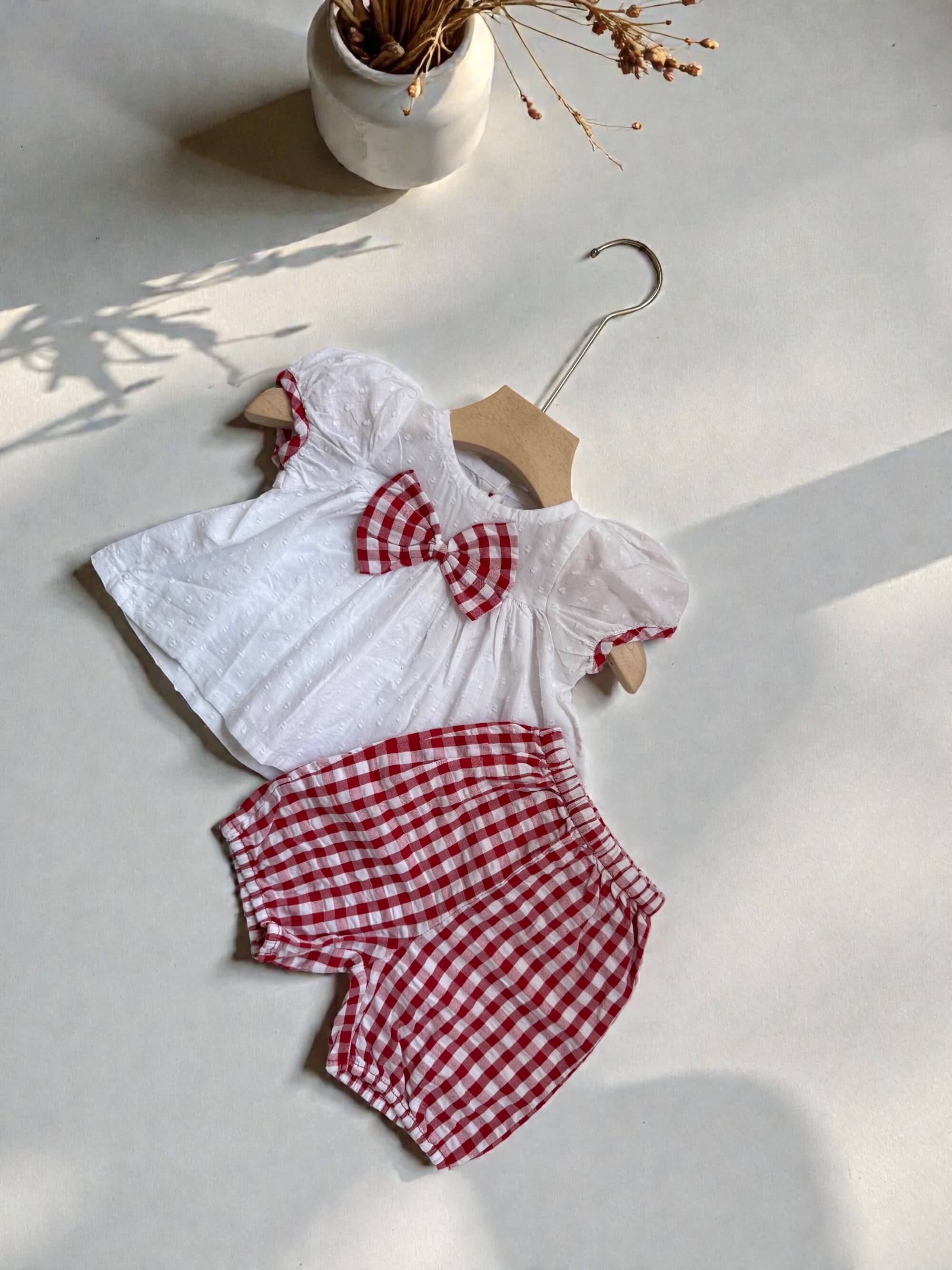 Tops and bottoms clothing set for kids